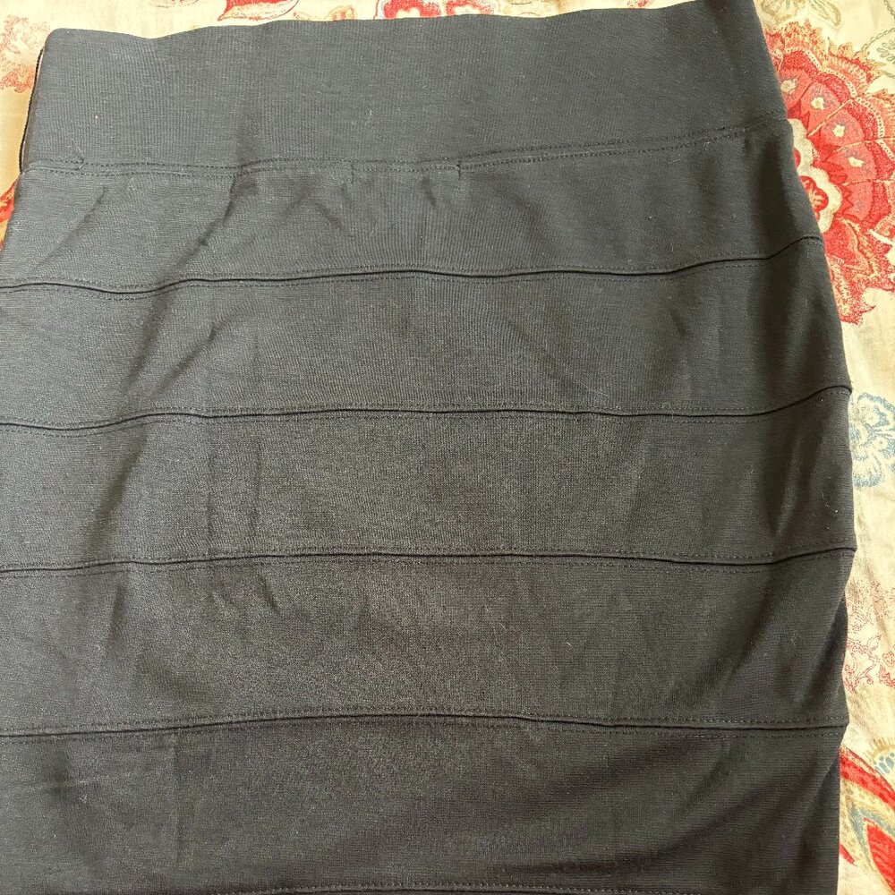 CHARLOTTE  RUSSE  LADIES SIZE M BLACK  SKIRT MINI SKIRT KNIT STRETCH FITTED